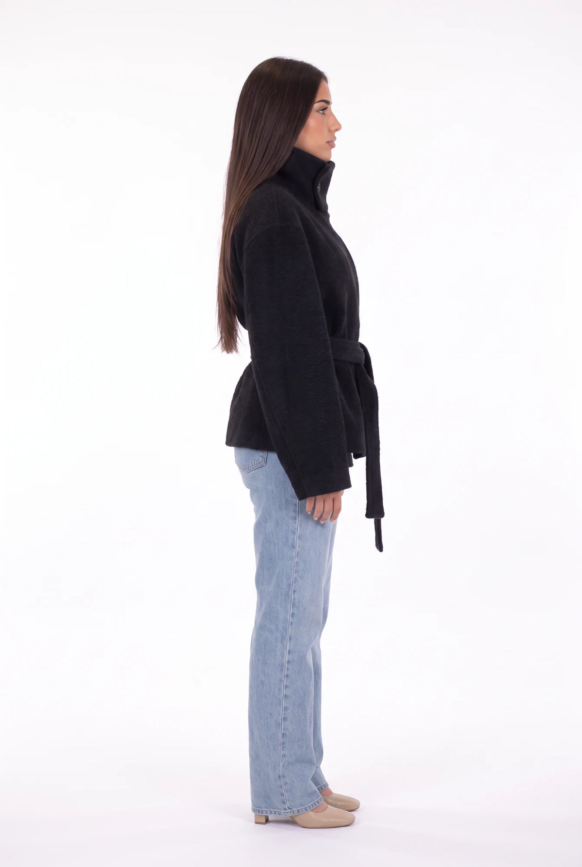 Cortina Belted Jacket negro - perfil derecho