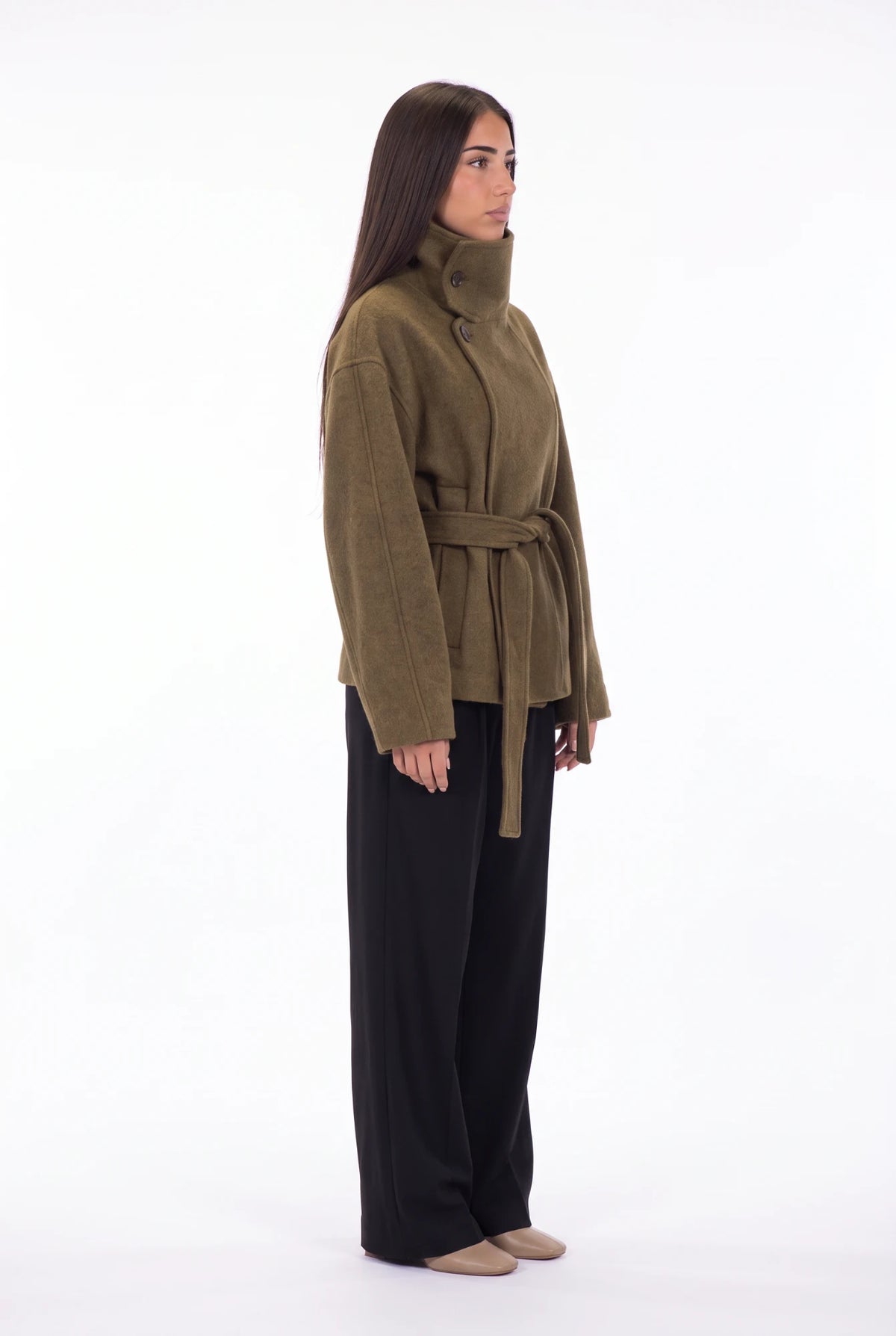 Cortina Belted Jacket verde - perfil