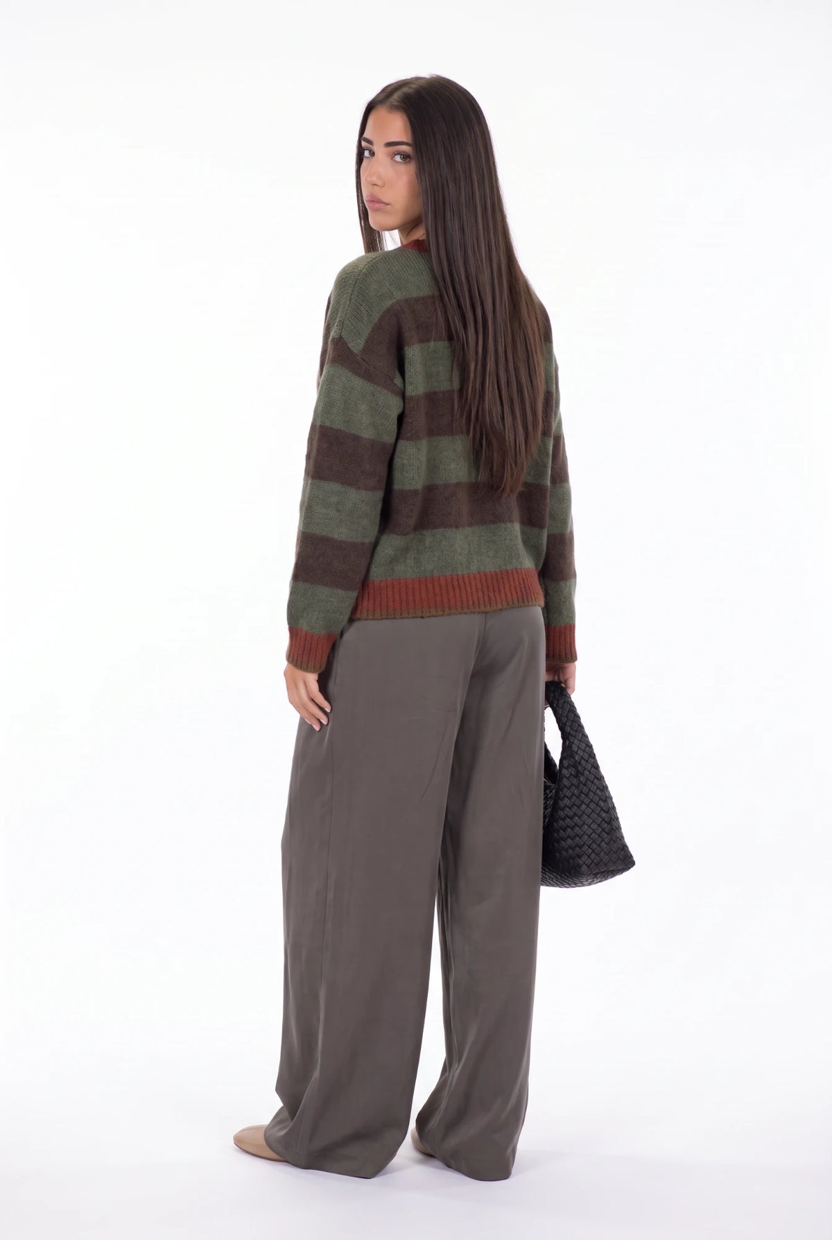 Siena Pleated Trousers taupe - vista trasera de perfil
